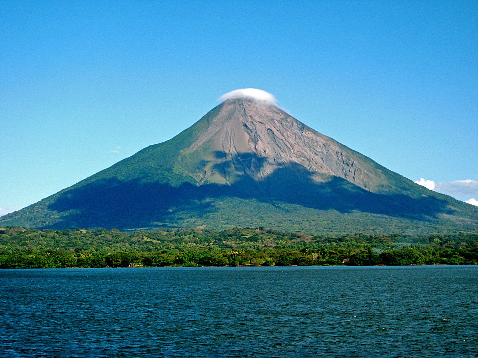Momotombo tour in León, Nicaragua